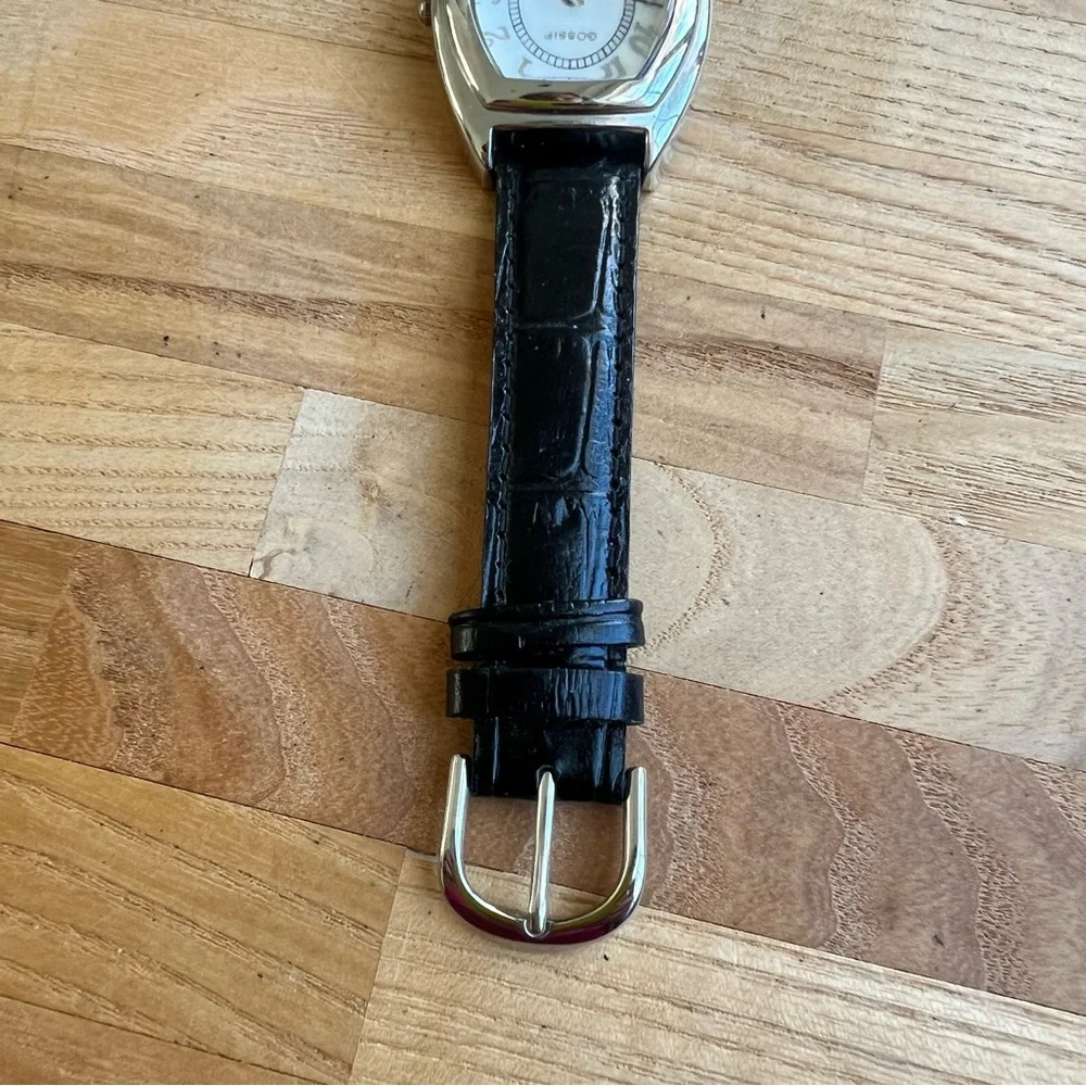 Gossip ladies silver tone Italian black leather dress watch NEW BATTERY